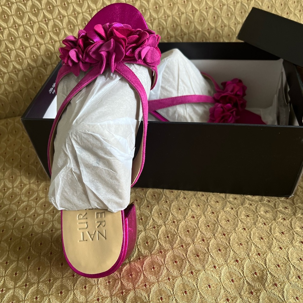 NWOT Naturalizer Hot Pink Floral Sandals